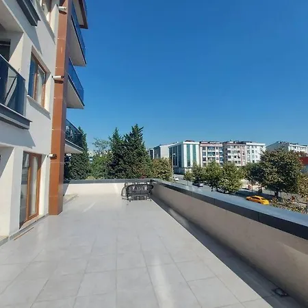 شقة عصرية مع تراس تطل على المدينة 6 Modern With A Terrace And View Apartment *